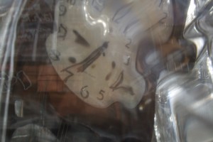 彫刻「記憶の声」時計